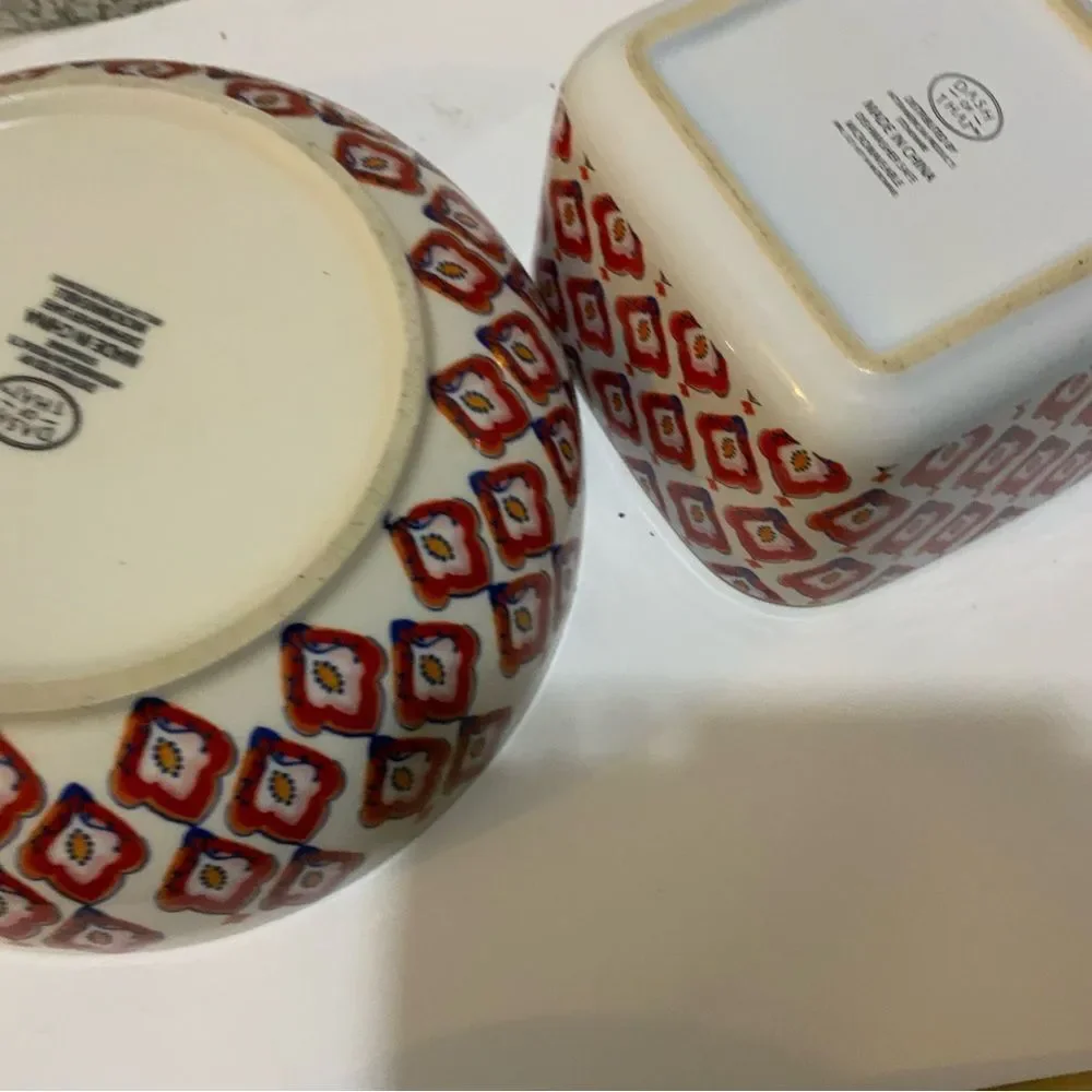 Bundle 2 DASH of THAT Damask cereal bowl & square bowl